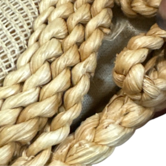 Vintage Woven Beige Handbag with Parrot needle point - Picture 5 of 9